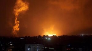Katil İsrail kana doymuyor… Gazze bombardıman altında