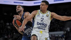 Kazanan Fenerbahçe! Sarı lacivertliler Anadolu Efes'i devirdi