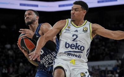 Kazanan Fenerbahçe! Sarı lacivertliler Anadolu Efes'i devirdi