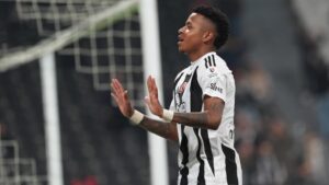 Keny Arroyo'dan derbi sonrası flaş hareket!