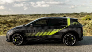 Kia EV4 GT: GT Wrap tasarımı ve kamuflajlı ilk görseller