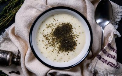 Kıvamı akışkan lezzeti tavan! Pratik yoğurt çorbası tarifi