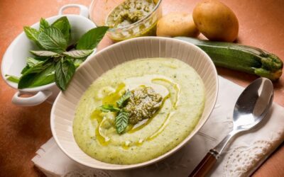 Kıvamı asla kesilmiyor! Lezzet abidesi kabak çorbası tarifi