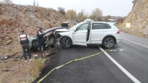 Konya'da iki otomobil çarpıştı… Ölü ve yaralılar var