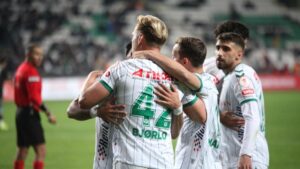 Konyaspor, kupada 9 kişiyle turladı