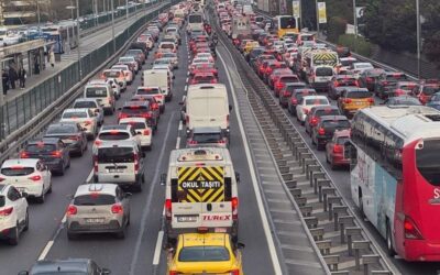 Köprüler kilitlendi, yollar durdu! İstanbul'da sabah çilesi
