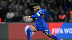 Kylian Mbappe sakatlığı nedeniyle milli takım kampından ayrıldı