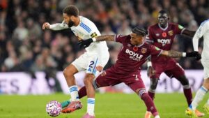 Leeds United, West Ham'ın fişini çekti