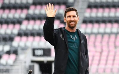 Lionel Messi'ye 21 metrelik dev heykel!