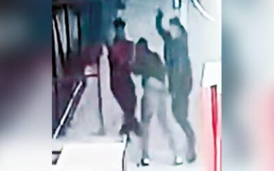 Liseli arkadaşlara parkta dayak