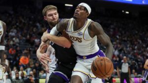 Los Angeles Lakers, Sacramento Kings'i yendi