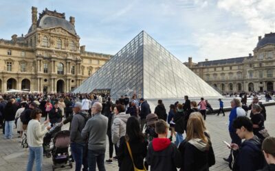 Louvre Müzesi hırsızları DNA veritabanıyla yakalandı