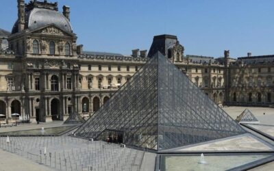Louvre Müzesi'nde soygun paniği: 9 parça mücevher çalındı