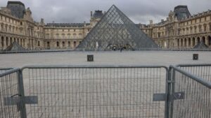 Louvre soygununda yeni gelişme! 5 kişi daha gözaltında