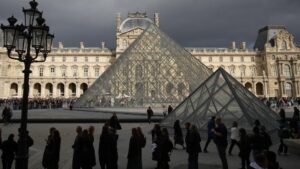 Louvre'da çalınan tarihi mücevherler hâlâ kayıp