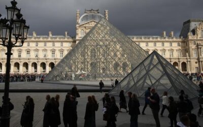 Louvre'da çalınan tarihi mücevherler hâlâ kayıp