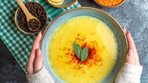 Mercimek çorbasına 1 parça atan 10 yaş gençleşiyor!