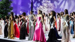 Miss Universe krizi: İki erkeğin sahne arkasındaki savaşı