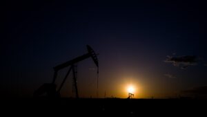 OPEC+ ülkeleri aralıkta petrol üretimini artıracak