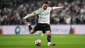 Orkun Kökçü'nün başı kırmızı kartlarla dertte