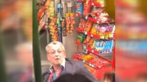 Otobüste bastonlu kavga kamerada