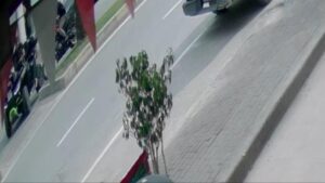 Otomobil ATV'ye çarptı: O anlar kamerada