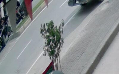 Otomobil ATV'ye çarptı: O anlar kamerada