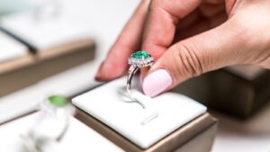 Özel tasarım takılar hızlı üretimin yerini alıyor