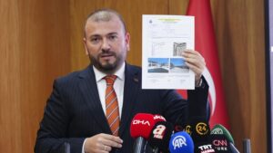 Özgür Özel'e İSFALT göndermeli cevap: Önce alengirli ihaleleri aç oku