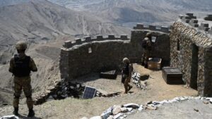 Pakistan-Afganistan hattında çatışma! Savaş uçakları havalandı