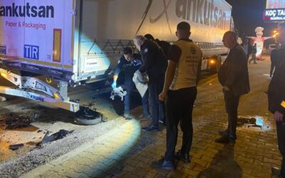 Park halindeki tıra çarptı! Motosikletli genç kazada hayatını kaybetti