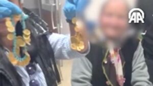 Polisler bile şaştı kaldı! Dilencilik kadının üzerinden 67 çeyrek altın çıktı