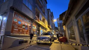 Polisten kaçan hükümlü apartman bacasına sıkışınca yakalandı