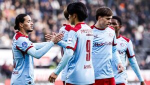 Robin van Persie'nin Feyenoord'u 7 golle kazandı