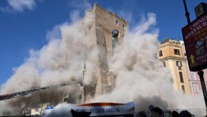 Roma'nın tarihi kulesinde restorasyon faciası: Peş peşe çökmeler paniğe yol açtı