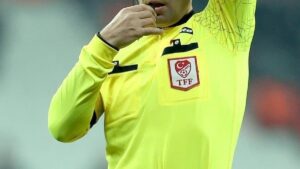 Sahalarda böylesi görülmedi! Hakem kartlarını unuttu