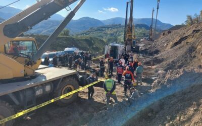Sakarya'da kuyuya düşen işçi hayatını kaybetti