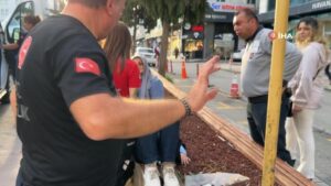 Samsun'da görünmez kaza! Yayanın kafasına bariyer çarptı