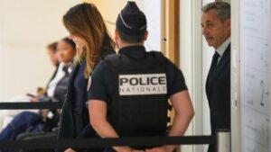 Sarkozy'nin cezaevi günleri başlıyor…Tek kişilik hücrede kalacak