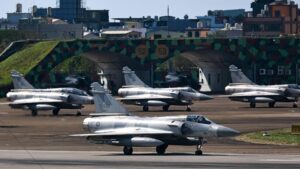 Savaş uçağı krizi çözüldü! Mirage jetleri yakında üsse inecek