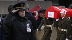 Şehit ağabeyini böyle karşıladı