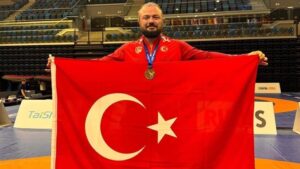 Serhat Sarıçiçek dünya üçüncüsü oldu