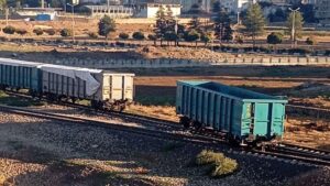 Siirt'te yük treninin vagonu raydan çıktı