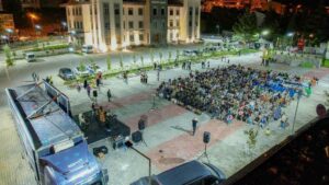 "Sinema tırı" çocukları beyaz perdeyle buluşturdu
