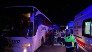 Sinop'ta iki otobüs çarpıştı: 12 kişi yaralandı