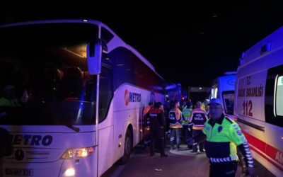 Sinop'ta iki otobüs çarpıştı: 12 kişi yaralandı