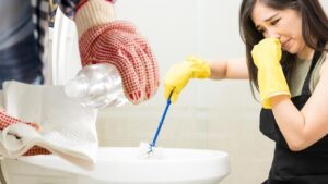 Sirke ile birlikte etkisi 100 katına çıkıyor! Banyodaki kötü kokuyu ve kireci anında yok ediyor