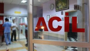 Sivas'ta otomobil şarampole devrildi… 4 kişi yaralı