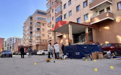 Sokak ortasında vahşet! Kadını öldürüp intihar etti