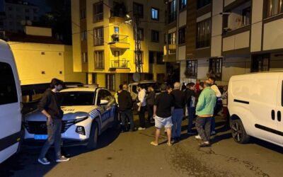 Sokak savaş alanına döndü! Yokuş aşağı inen sürücü 8 araca çarptı